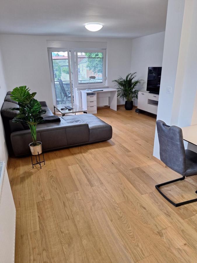 Guesthouse Flower Любляна Екстериор снимка