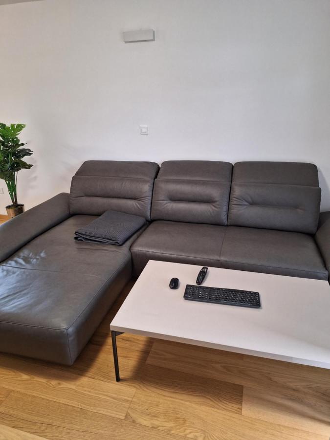 Guesthouse Flower Любляна Екстериор снимка