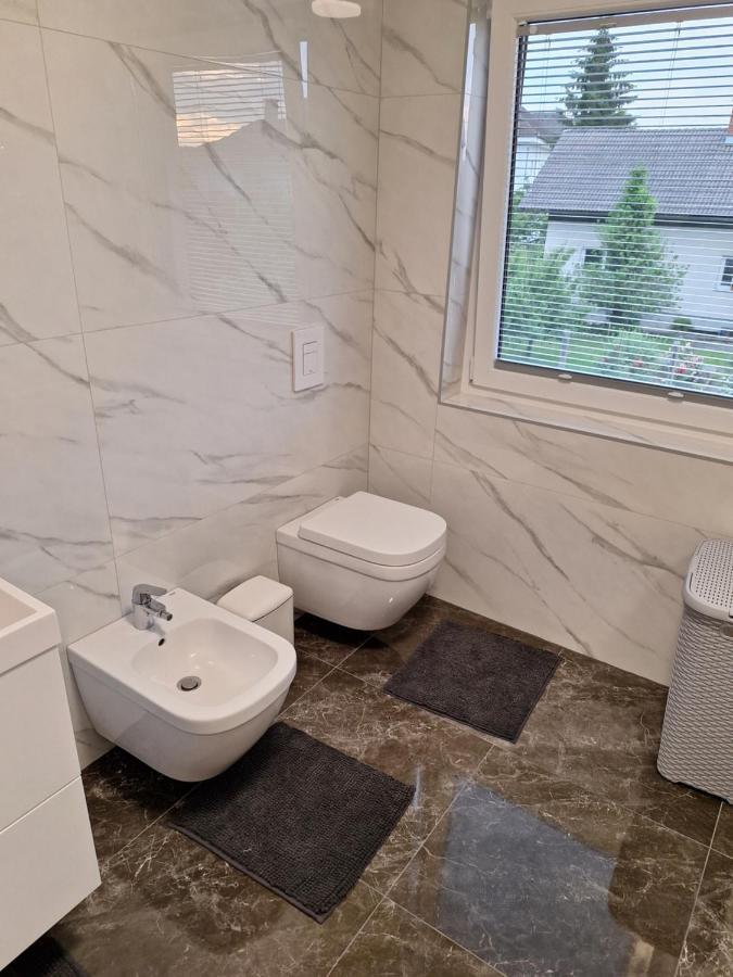 Guesthouse Flower Любляна Екстериор снимка