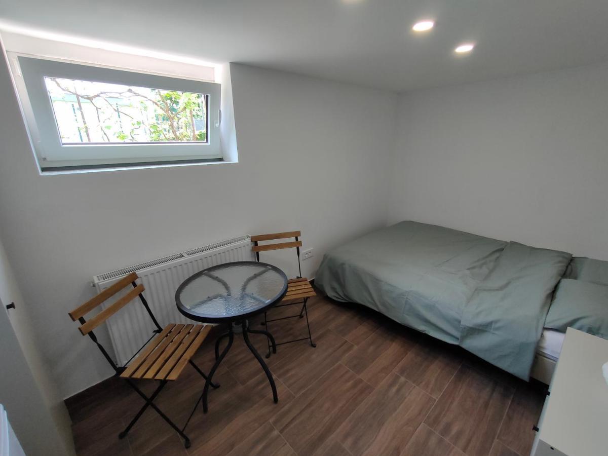 Guesthouse Flower Любляна Екстериор снимка