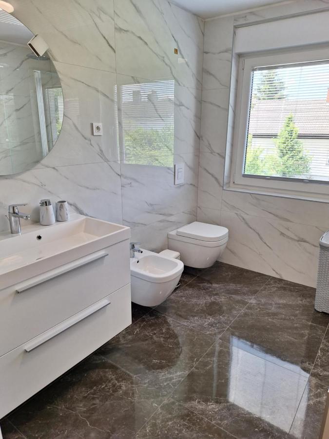 Guesthouse Flower Любляна Екстериор снимка