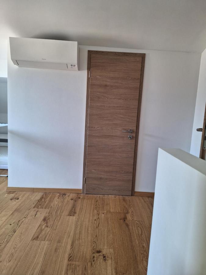 Guesthouse Flower Любляна Екстериор снимка
