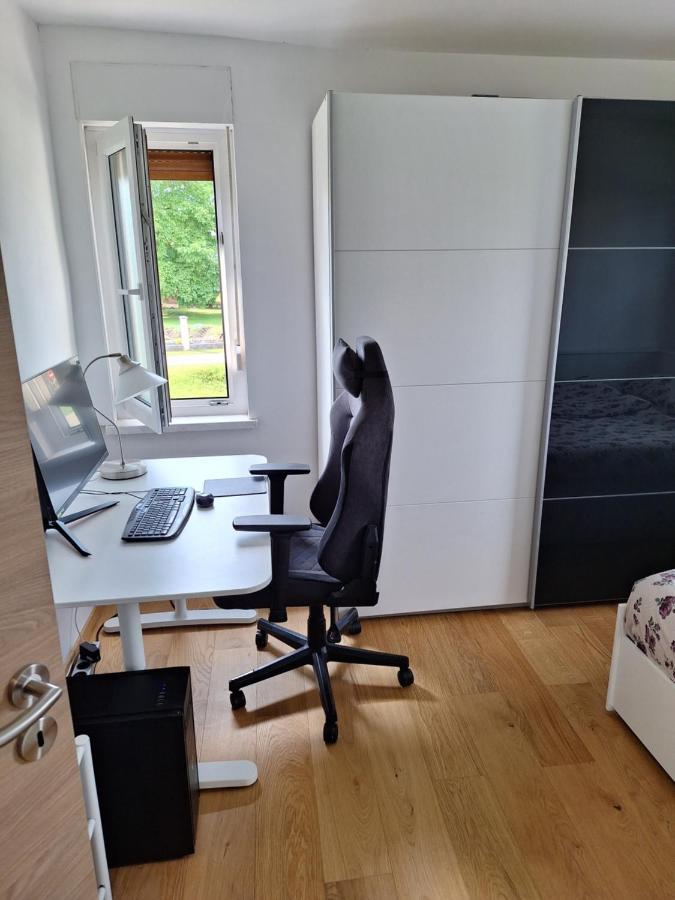 Guesthouse Flower Любляна Екстериор снимка