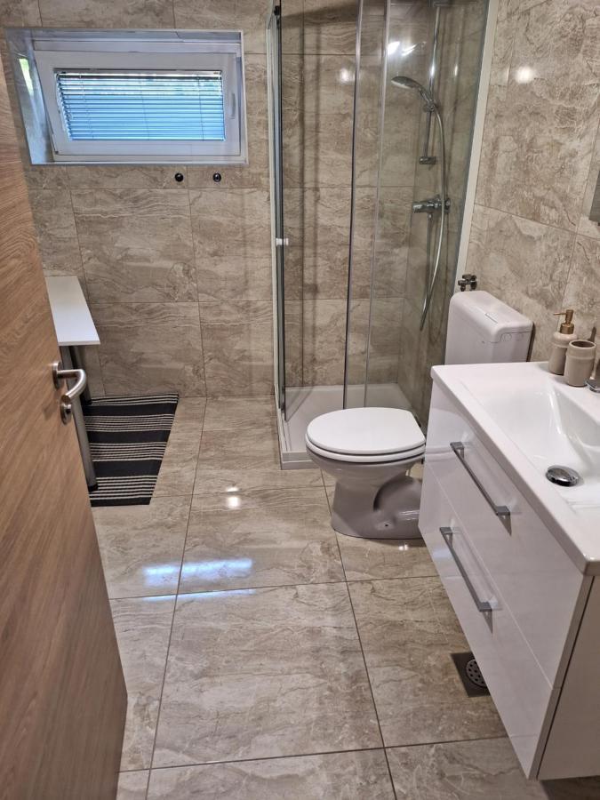 Guesthouse Flower Любляна Екстериор снимка