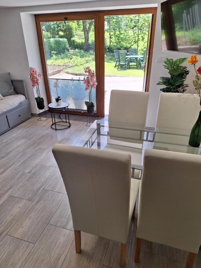 Guesthouse Flower Любляна Екстериор снимка