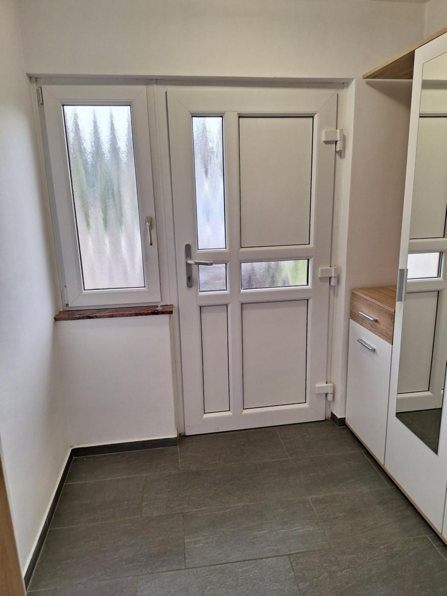 Guesthouse Flower Любляна Екстериор снимка
