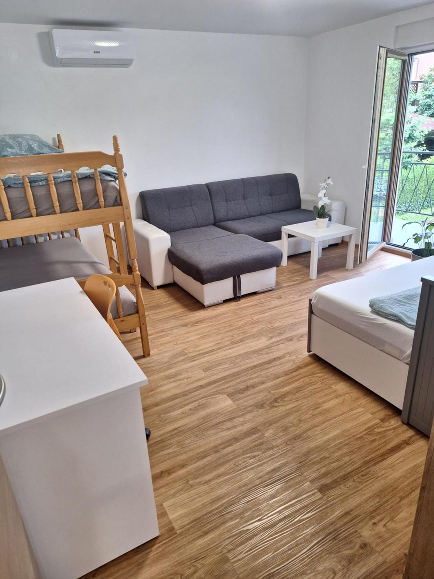 Guesthouse Flower Любляна Екстериор снимка