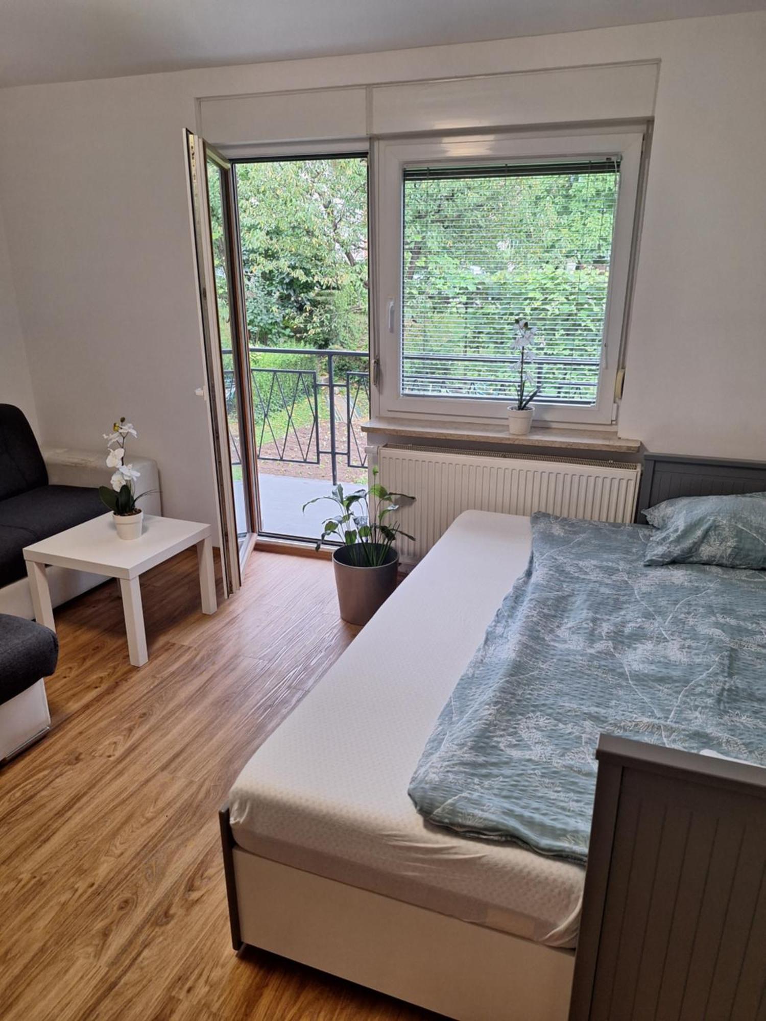 Guesthouse Flower Любляна Екстериор снимка