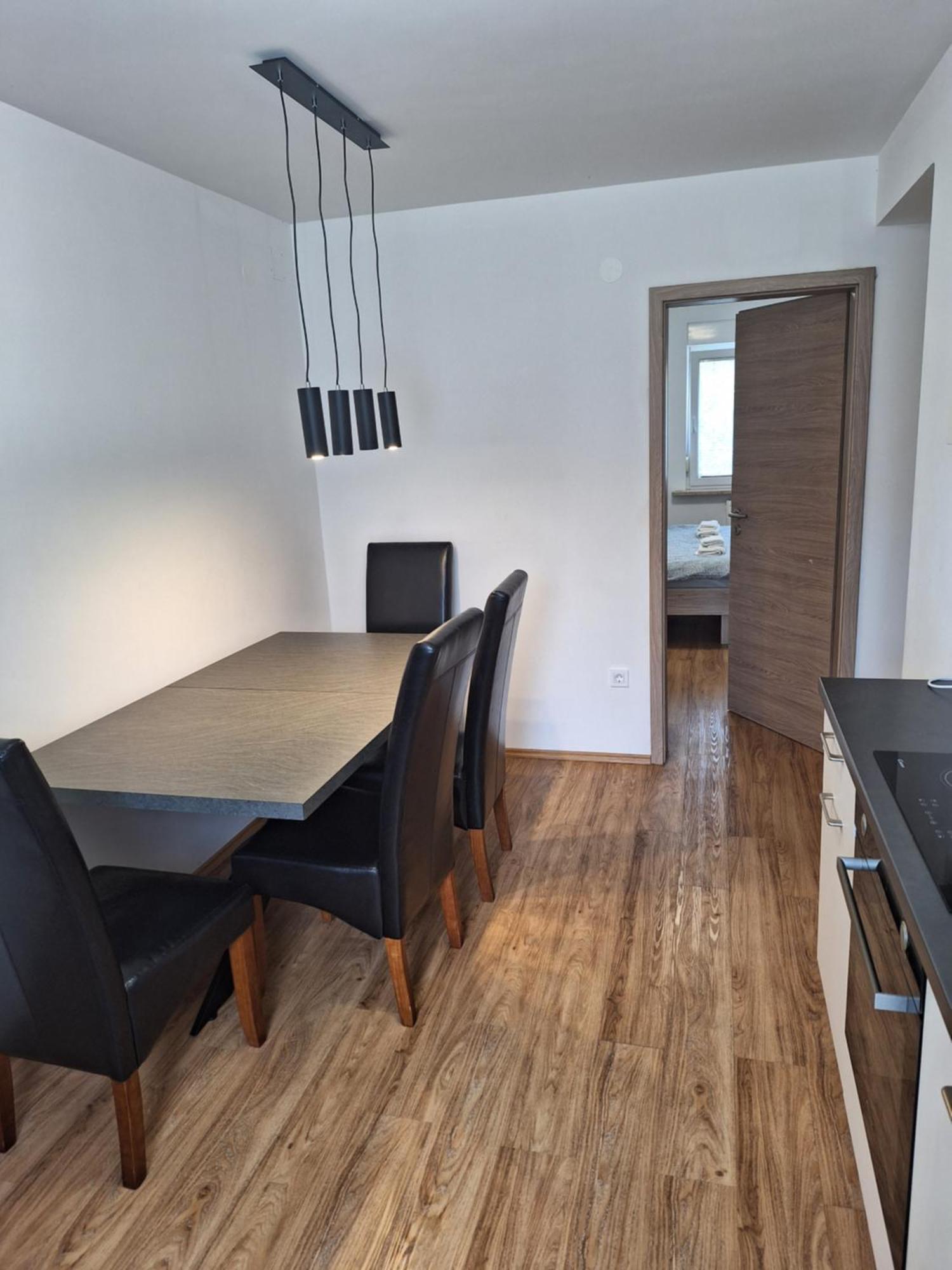 Guesthouse Flower Любляна Екстериор снимка