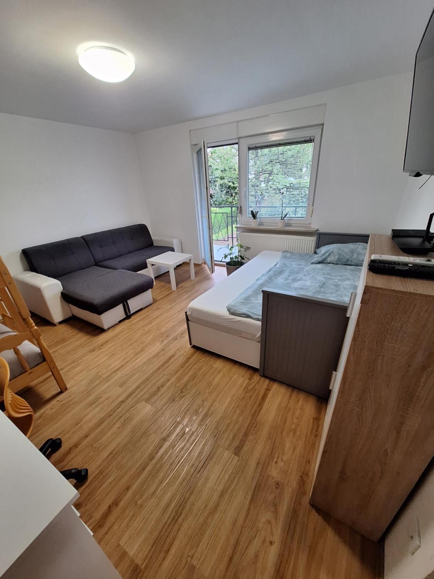 Guesthouse Flower Любляна Екстериор снимка